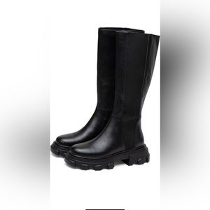 Lisa Vicky Boots, Black, SIZE 8.5 “Declare V” style